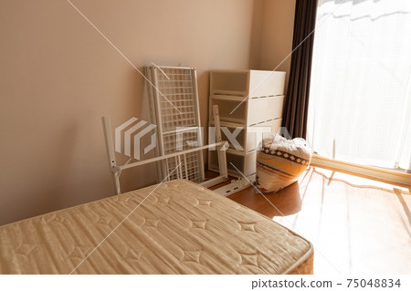 In the room preparing to move In the room preparing to move 75048834