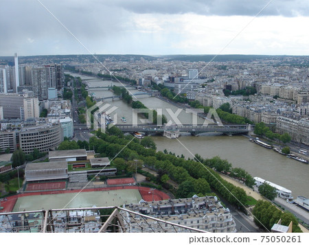 從埃菲爾鐵塔看巴黎市和塞納河 75050261