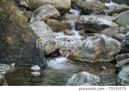溪流 小溪 岩石 石頭 溪 river rock  stone water かわ いわ 75050379