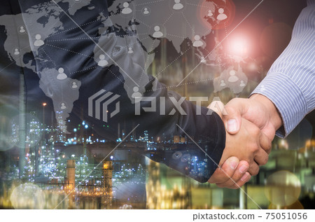 businessman handshake 75051056