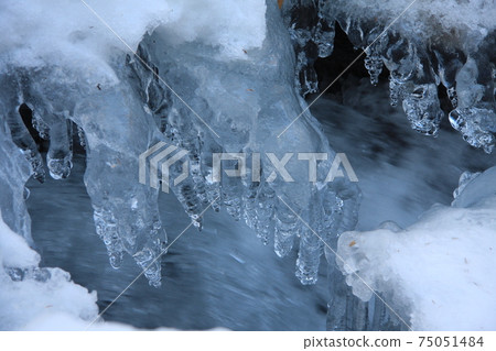 Splash ice in the Yukawa Valley Splash ice in the Yukawa Valley 75051484
