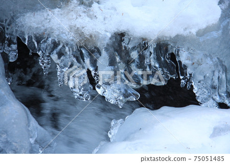 Splash ice in the Yukawa Valley Splash ice in the Yukawa Valley 75051485