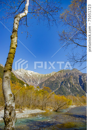 [Nagano Prefecture] Autumn Kamikochi Hotaka Mountain Range and Azusa River 75051723