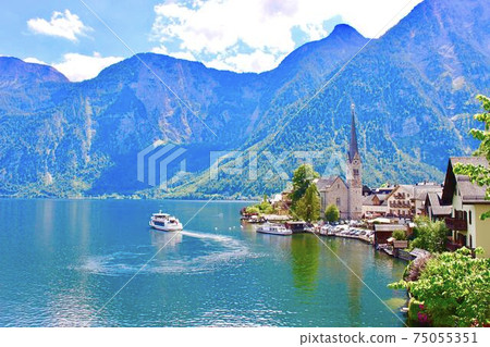 哈爾施塔特（Hallstatt）是奧地利世界上最美麗的湖邊小鎮之一。 75055351
