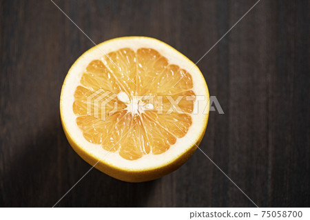 Round sliced grapefruit Round sliced grapefruit 75058700