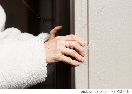 A woman's hand that opens and closes the shutter 75058746