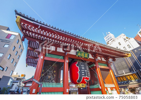 Asakusa Temple Kaminarimon Temple Kaminarimon Gate Sanmon Blue Sky Copy Space Asakusa Temple Kaminarimon Temple Kaminarimon Gate Sanmon Blue Sky Copy Space 75058803