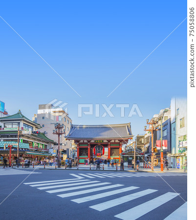Asakusa Temple Kaminarimon Temple Kaminarimon Gate Sanmon Blue Sky Copy Space Asakusa Temple Kaminarimon Temple Kaminarimon Gate Sanmon Blue Sky Copy Space 75058806