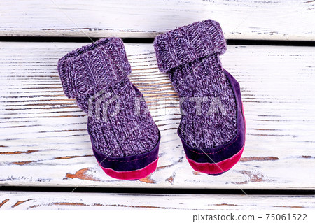 Kids knitted woolen room slippers. 75061522