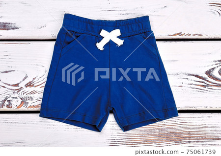 Baby boy dark blue cotton shorts. 75061739