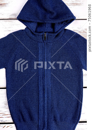 High quality hooded sweater for boys. 75061968