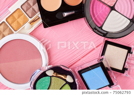 Eye shadows palette set, text space. 75062793