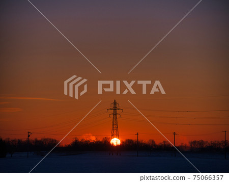 Morning glow in winter 75066357