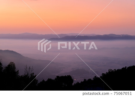 雲彩海在Kameoka盆地的 75067051