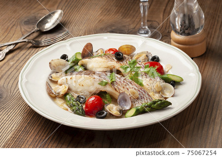 Acqua pazza using natural red sea bream 75067254