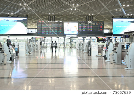 成田國際機場南翼出發櫃檯前走道 75067629