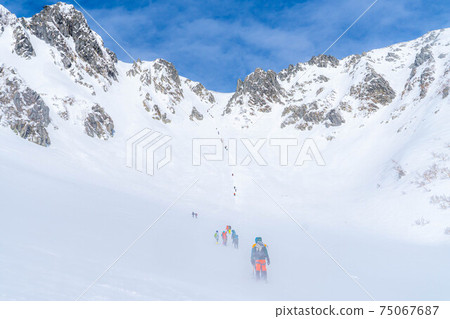 Climbers climbing Senjojiki Cirque in winter [Nagano Prefecture] 75067687