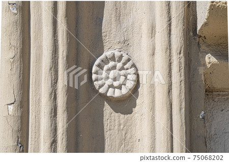 White weathered old facade wall round rosette decoration, with scratches 75068202