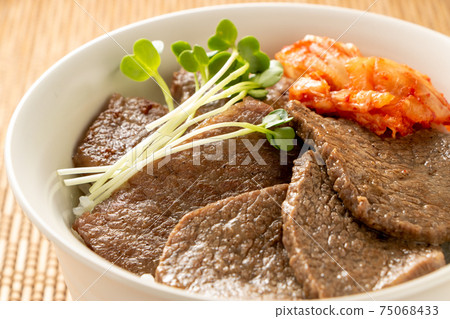 燒肉碗。 燒肉碗。 75068433