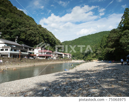 和歌山縣田邊市川湯溫泉的城市景觀 和歌山縣田邊市川湯溫泉的城市景觀 75068975