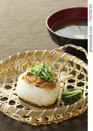 Miso-grilled rice balls 21 Miso-grilled rice balls 21 75070210