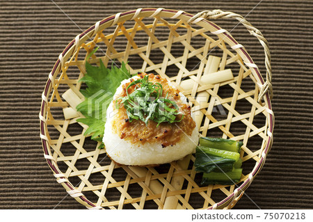 Miso-grilled rice balls 29 Miso-grilled rice balls 29 75070218
