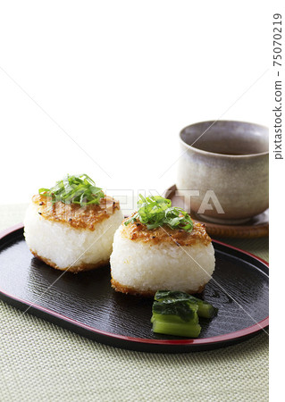 Miso-grilled rice balls 3 75070219