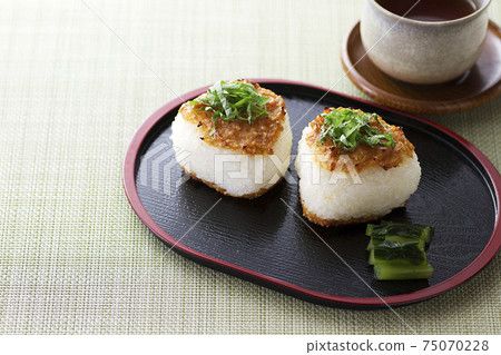Miso-grilled rice balls 5 75070228