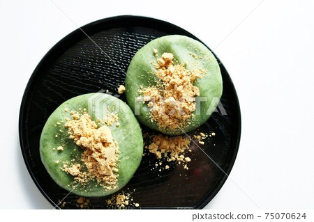 Japanese sweets, mochi kusa mochi, kinako 75070624