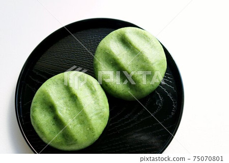 Mochimochi Kusamochi Japanese sweets Spring 75070801