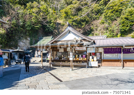 [Kanagawa Prefecture] Kamakura Zeniarai Benzaiten's office 75071341