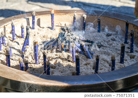 [Kanagawa Prefecture] Kamakura Zeniarai Benzaiten incense burner 75071351