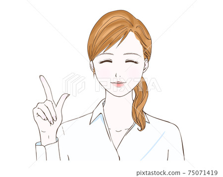 一件白襯衫的指向和微笑的一名婦女 一件白襯衫的指向和微笑的一名婦女 75071419