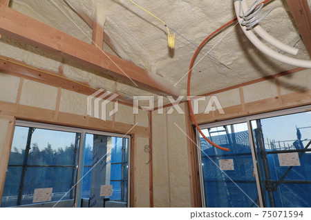 獨立房屋的噴霧隔熱 獨立房屋的噴霧隔熱 75071594
