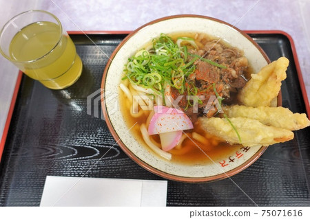 Chugoku Expressway Oji PA specialty Meat burdock heaven udon Please enjoy with a gang Chugoku Expressway Oji PA specialty Meat burdock heaven udon Please enjoy with a gang 75071616