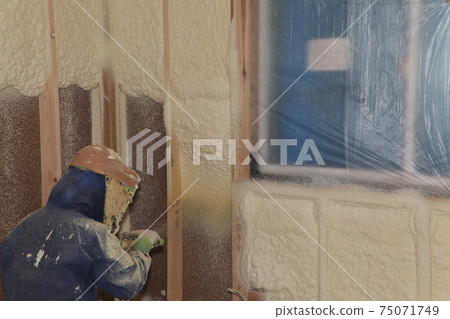 Spray insulation work for detached houses 75071749