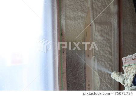 Spray insulation work for detached houses Spray insulation work for detached houses 75071754