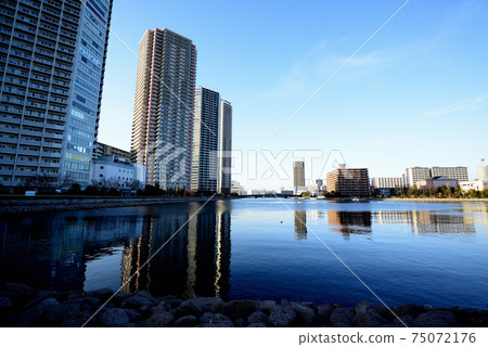 High-rise tower apartments in Shinonome, Tokyo High-rise tower apartments in Shinonome, Tokyo 75072176