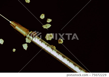 Image of illegal drugs 75072229