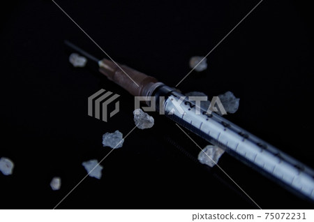 Image of illegal drugs 75072231
