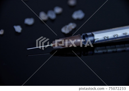 Image of illegal drugs 75072233