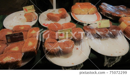 東南亞人氣：老撾的蛋糕店（餐桌） 75072299