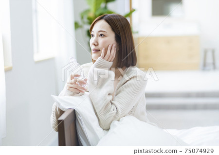 Young women beauty skin care 75074929