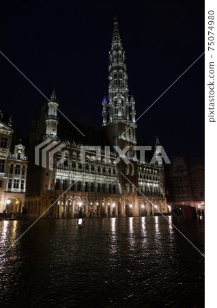 Cityscapes such as the Grand Place in Belgium 75074980