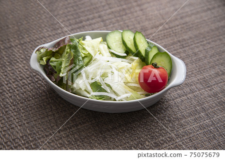 Salad I ate at home 75075679