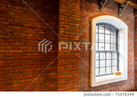 舞鶴紅磚公園古樸的窗戶 舞鶴紅磚公園古樸的窗戶 75078349