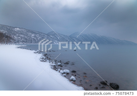 Lake Shikotsu cloudy morning 75078473