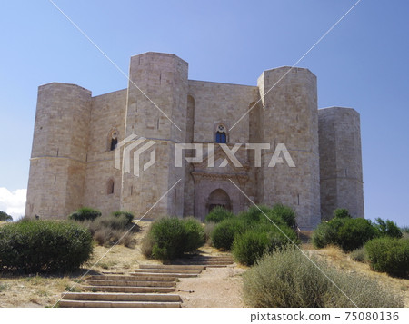 World Heritage Site Castel del Monte 3 in Puglia, Italy World Heritage Site Castel del Monte 3 in Puglia, Italy 75080136