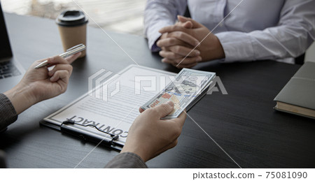 Opposition to wrongdoing and social injustice, Businessmen give bribes to employees to sign approvals through illegal projects, Fraud and corruption Or something illegal. 75081090