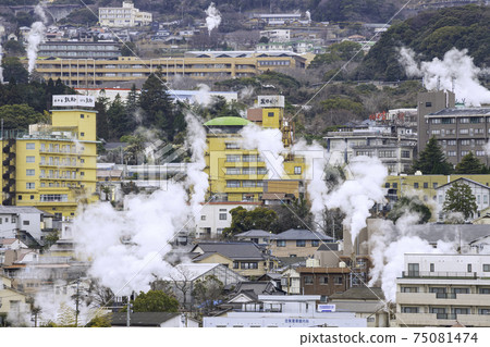 Beautiful scenery seen from the Yukemuri Observatory in Beppu City, Oita Prefecture 75081474